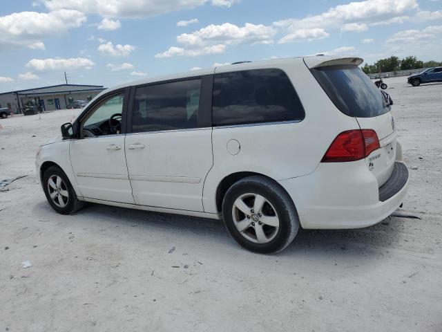 2V4RW3D10AR166736 - 2010 VOLKSWAGEN ROUTAN SE WHITE photo 2