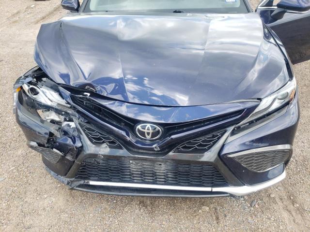 4T1K61AK2MU426599 - 2021 TOYOTA CAMRY XSE BLUE photo 11