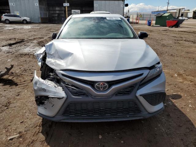 4T1G11AK9NU034970 - 2022 TOYOTA CAMRY SE GRAY photo 5