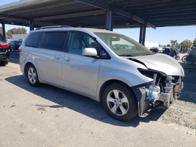 5TDKK3DC3FS563316 - 2015 TOYOTA SIENNA LE GRAY photo 4