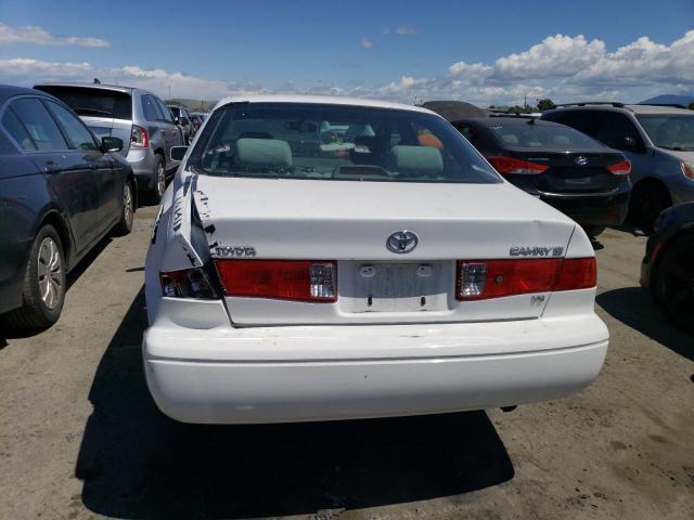 JT2BF22K5Y0240473 - 2000 TOYOTA CAMRY CE WHITE photo 6