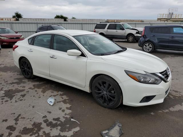 1N4AL3AP8GC234068 - 2016 NISSAN ALTIMA 2.5 WHITE photo 4