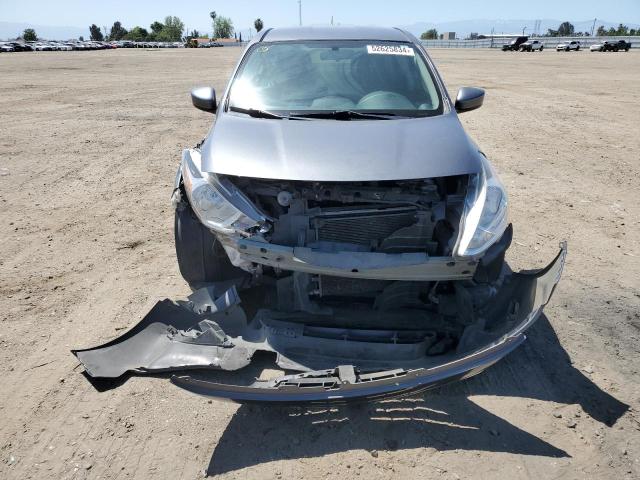 3N1CN7AP4HL874467 - 2017 NISSAN VERSA S GRAY photo 5