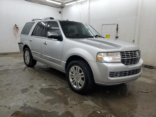 5LMJJ2J51BEJ09203 - 2011 LINCOLN NAVIGATOR SILVER photo 4