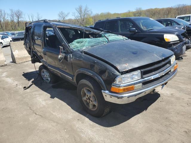 1GNDT13W5YK120530 - 2000 CHEVROLET BLAZER BLACK photo 4