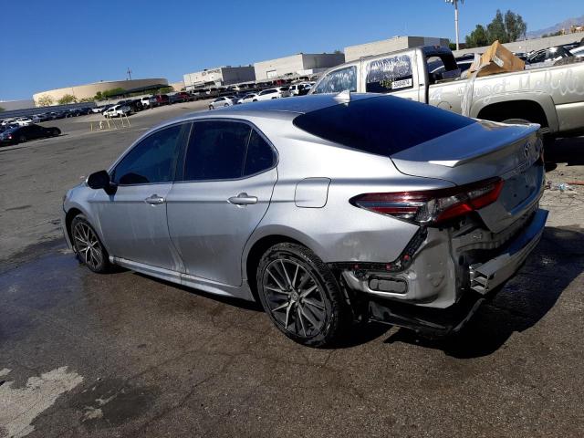 4T1G11AK1MU578099 - 2021 TOYOTA CAMRY SE SILVER photo 2