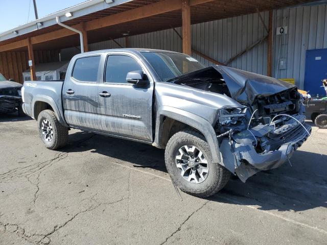 3TMCZ5AN9PM576154 - 2023 TOYOTA TACOMA DOUBLE CAB Grau Foto 4