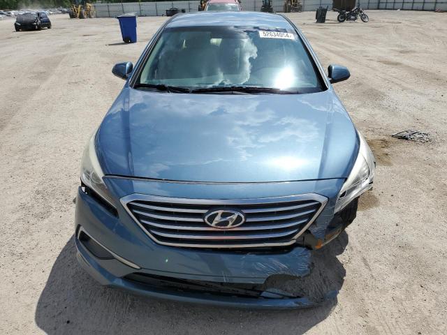 5NPE24AF7HH482703 - 2017 HYUNDAI SONATA SE BLUE photo 5