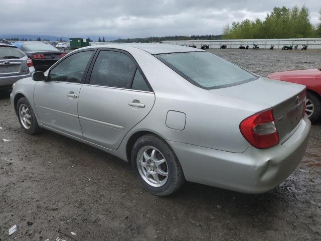 4T1BE32KX2U084975 - 2002 TOYOTA CAMRY LE SILVER photo 2