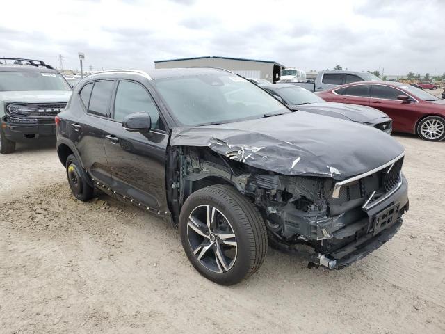 YV4L12UK2P2054557 - 2023 VOLVO XC40 CORE BLACK photo 4