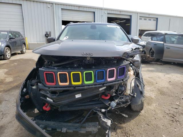 3C4NJDDB9KT671369 - 2019 JEEP COMPASS TRAILHAWK GRAY photo 5