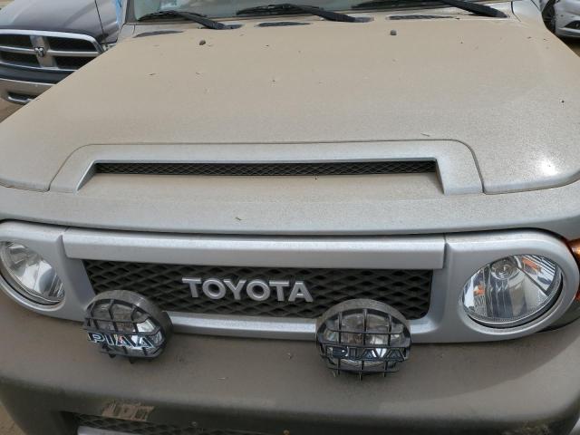 JTEBU4BF5AK078846 - 2010 TOYOTA FJ CRUISER SILVER photo 11