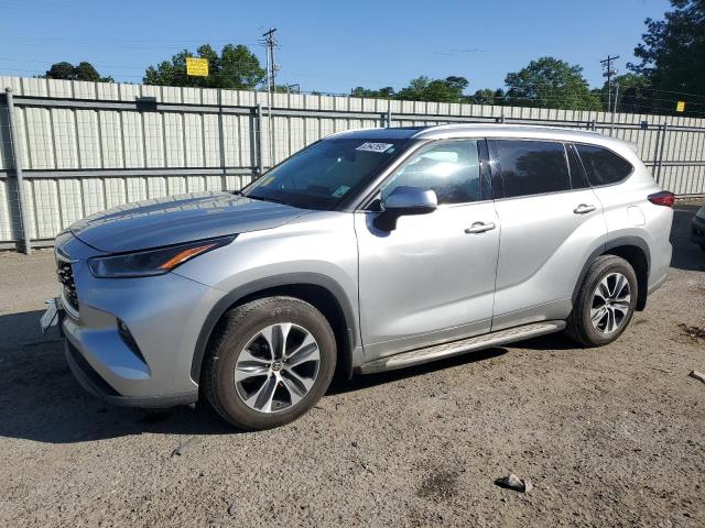 5TDGZRAHXMS082996 - 2021 TOYOTA HIGHLANDER XLE 银色 照片 1