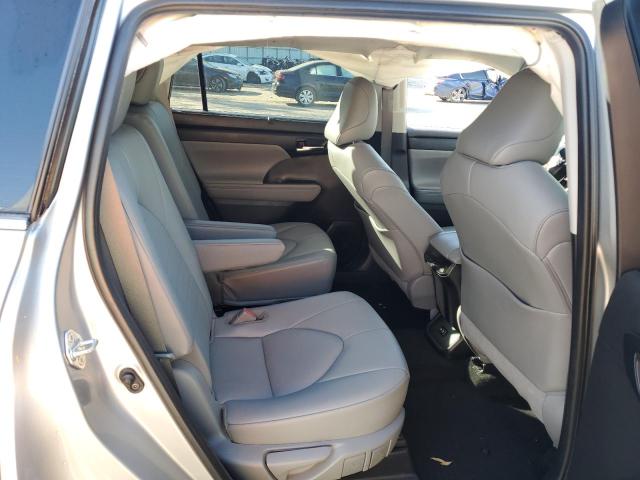 5TDGZRAHXMS082996 - 2021 TOYOTA HIGHLANDER XLE 银色 照片 11