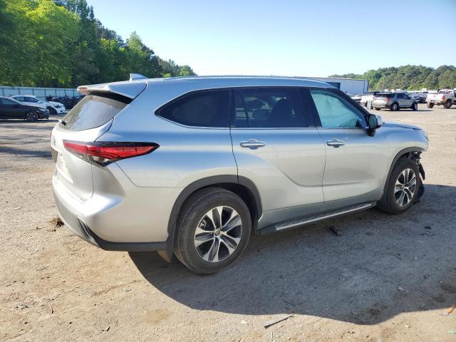 5TDGZRAHXMS082996 - 2021 TOYOTA HIGHLANDER XLE 银色 照片 3