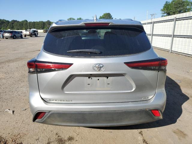 5TDGZRAHXMS082996 - 2021 TOYOTA HIGHLANDER XLE 银色 照片 6