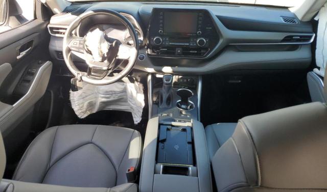 5TDGZRAHXMS082996 - 2021 TOYOTA HIGHLANDER XLE 银色 照片 8