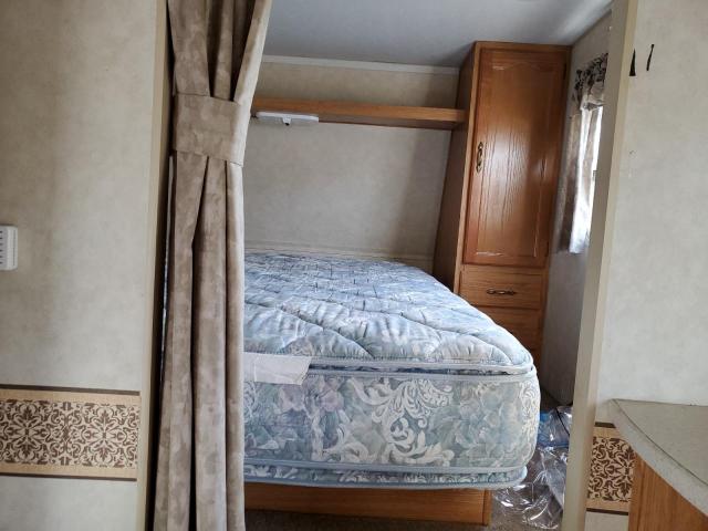 4X4FSMA215A294127 - 2005 SALM FOREST RIV TWO TONE photo 5