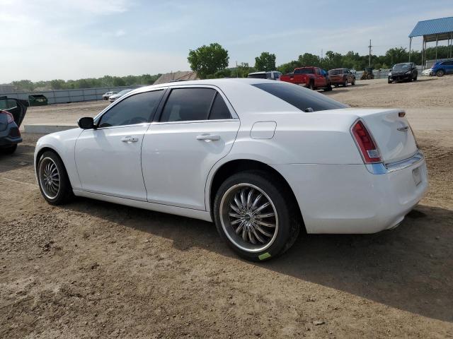 2C3CCAAGXDH556425 - 2013 CHRYSLER 300 WHITE photo 2