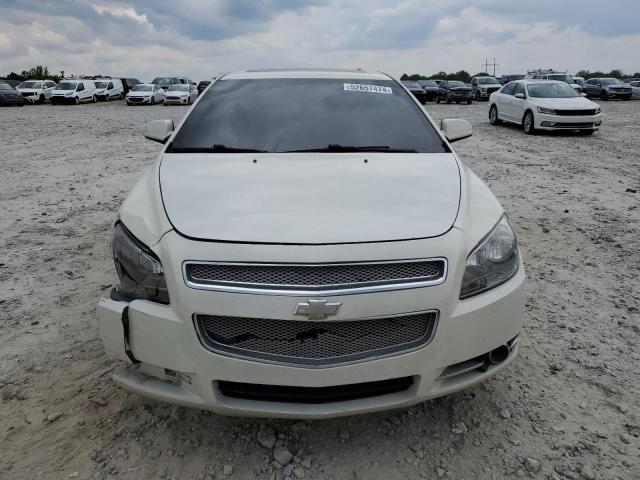 1G1ZE5EB9AF232331 - 2010 CHEVROLET MALIBU LTZ თეთრი ფოტო 5