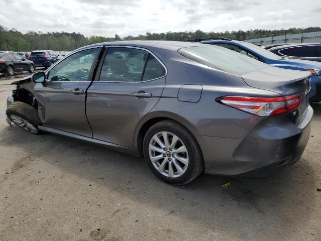 4T1B11HK0JU504457 - 2018 TOYOTA CAMRY L GRAY photo 2