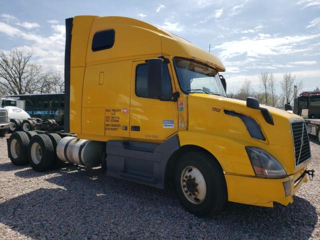 2013 VOLVO VN VNL, 