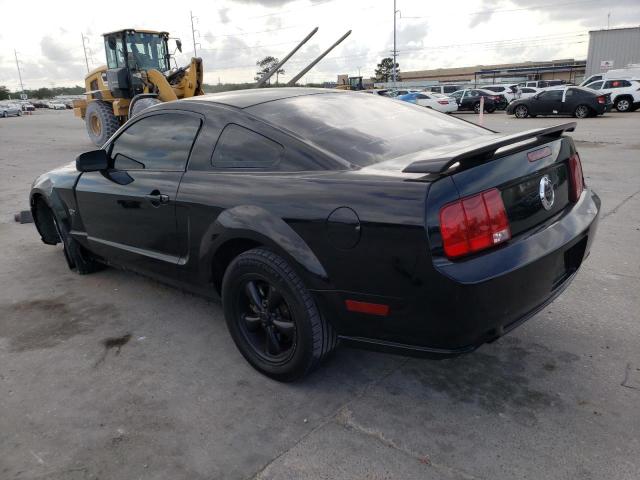 1ZVFT82H455193683 - 2005 FORD MUSTANG GT BLACK photo 2