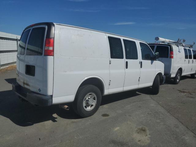 1GCWGFCB7D1902523 - 2013 CHEVROLET EXPRESS G2 WHITE photo 3