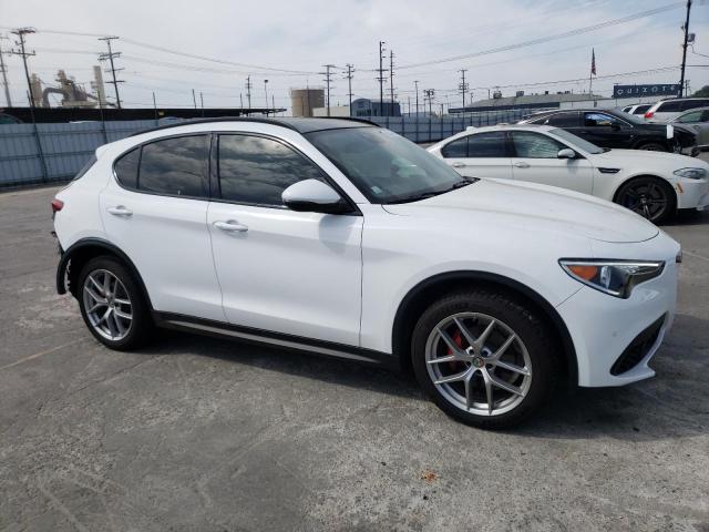 ZASFAKNN7J7B97997 - 2018 ALFA ROMEO STELVIO TI SPORT WHITE photo 4