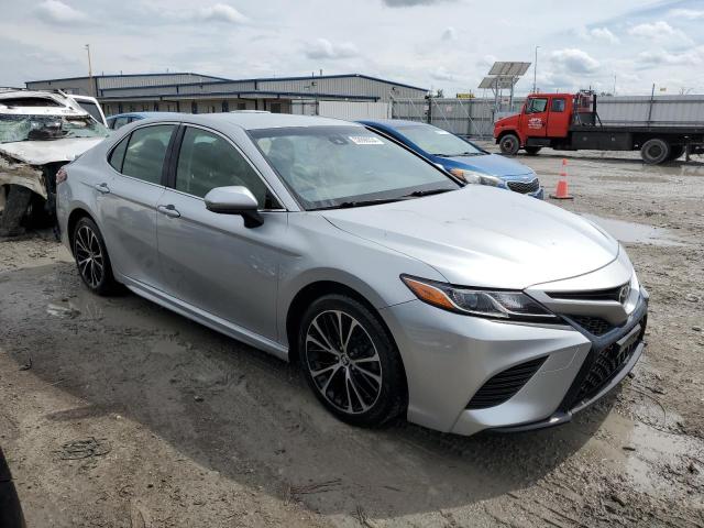 JTNB11HK3J3051537 - 2018 TOYOTA CAMRY L SILVER photo 4