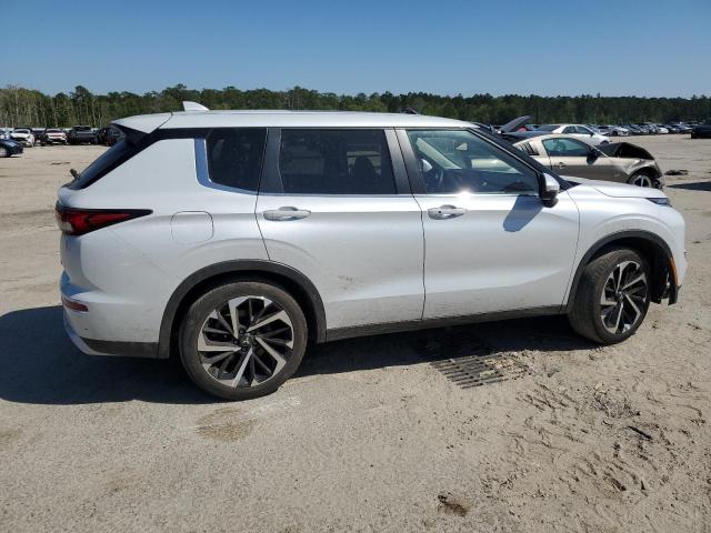 JA4J3UA86PZ060050 - 2023 MITSUBISHI OUTLANDER SE WHITE photo 3