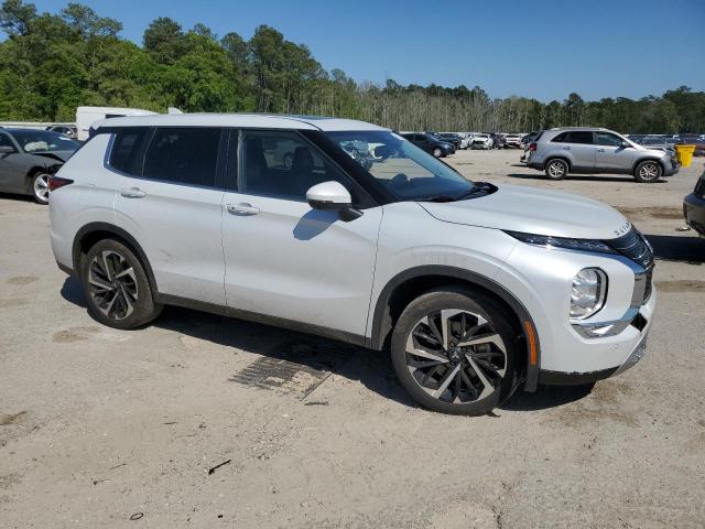 JA4J3UA86PZ060050 - 2023 MITSUBISHI OUTLANDER SE WHITE photo 4