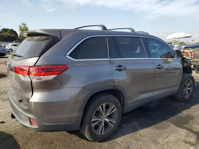 5TDZARFH4KS046002 - 2019 TOYOTA HIGHLANDER LE GRAY photo 3