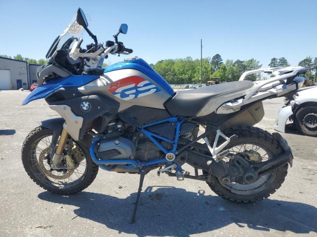 WB10A6108JZ657895 - 2018 BMW R1200 GS BLUE photo 3