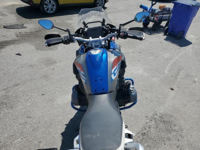 WB10A6108JZ657895 - 2018 BMW R1200 GS BLUE photo 6