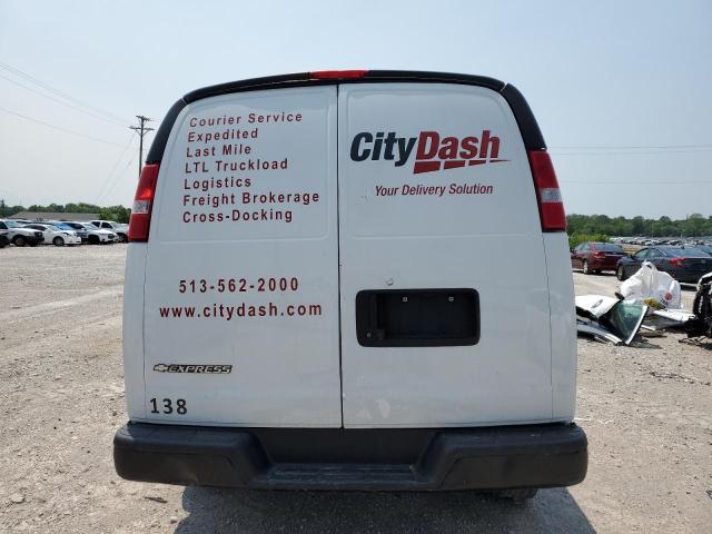 1GCWGBFP1J1327220 - 2018 CHEVROLET EXPRESS G2 WHITE photo 6