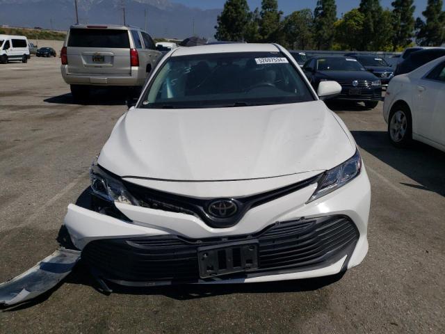 4T1B11HK2JU578740 - 2018 TOYOTA CAMRY L WHITE photo 5