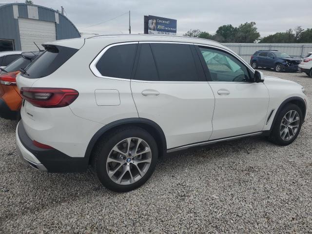 5UXCR6C54KLL27188 - 2019 BMW X5 XDRIVE40I WHITE photo 3