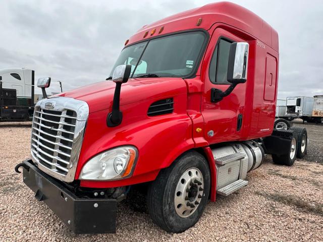 3AKJGHDV7FSGJ1767 - 2015 FREIGHTLINER CASCADIA 1 RED photo 2