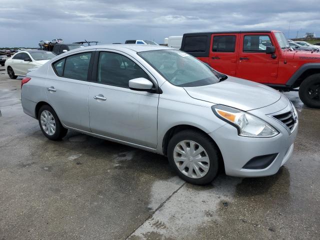 3N1CN7APXKL814829 - 2019 NISSAN VERSA S SILVER photo 4