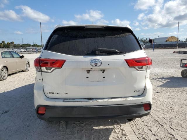 5TDKZRFHXHS524040 - 2017 TOYOTA HIGHLANDER SE WHITE photo 6