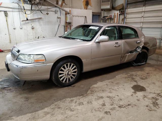 2003 LINCOLN TOWN CAR EXECUTIVE, 