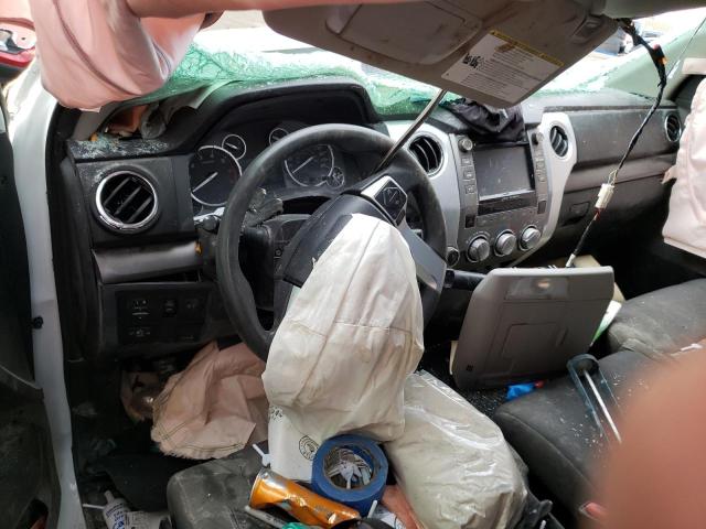 5TFUW5F17HX667924 - 2017 TOYOTA TUNDRA DOUBLE CAB SR/SR5 WHITE photo 8