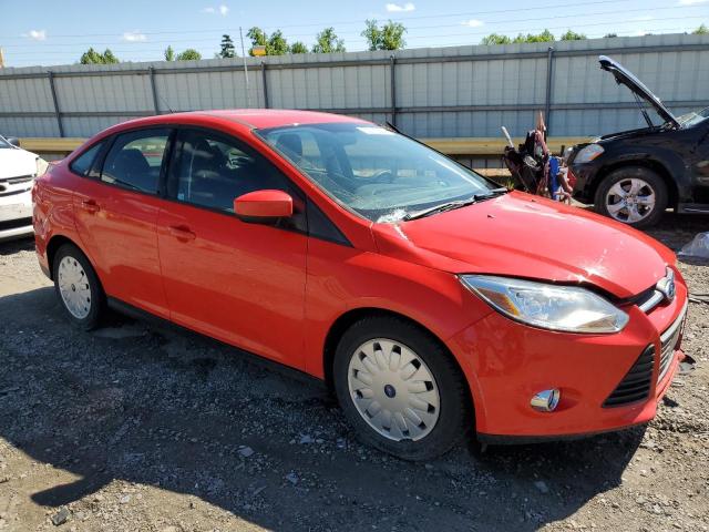 1FAHP3F25CL119910 - 2012 FORD FOCUS SE RED photo 4