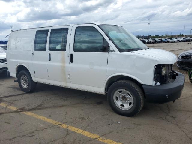 1GCWGFCF7F1211899 - 2015 CHEVROLET EXPRESS G2 WHITE photo 4