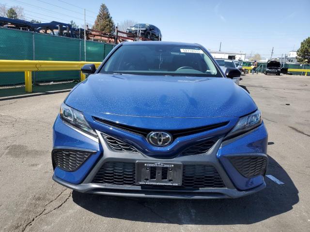 4T1G11BK7RU125840 - 2024 TOYOTA CAMRY SE NIGHT SHADE BLUE photo 5