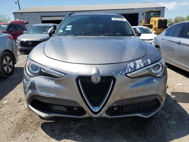 ZASFAKNN4J7B79702 - 2018 ALFA ROMEO STELVIO TI SPORT GRAY photo 5