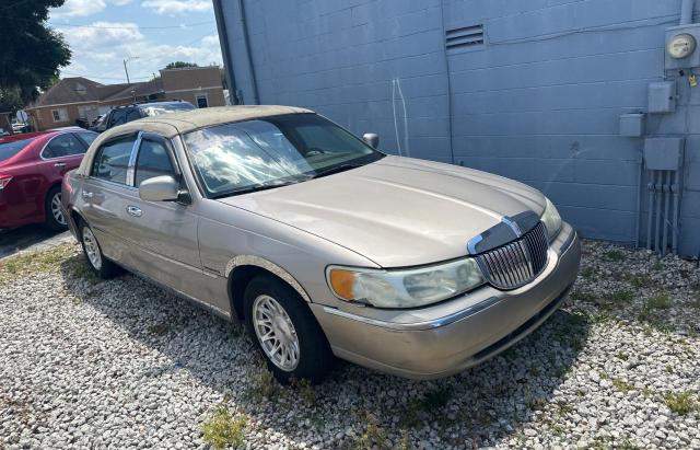 1999 LINCOLN TOWN CAR SIGNATURE, 