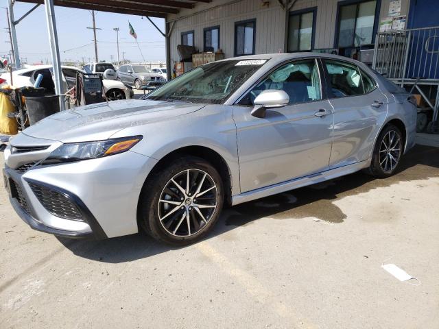 4T1G11AKXPU081394 - 2023 TOYOTA CAMRY SE NIGHT SHADE SILVER photo 1