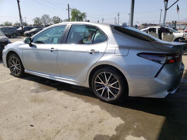 4T1G11AKXPU081394 - 2023 TOYOTA CAMRY SE NIGHT SHADE SILVER photo 2